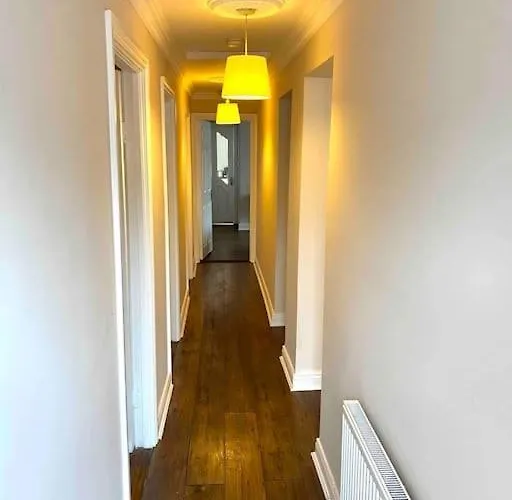 Nyaraló City Centre House Close To 3 Arena *